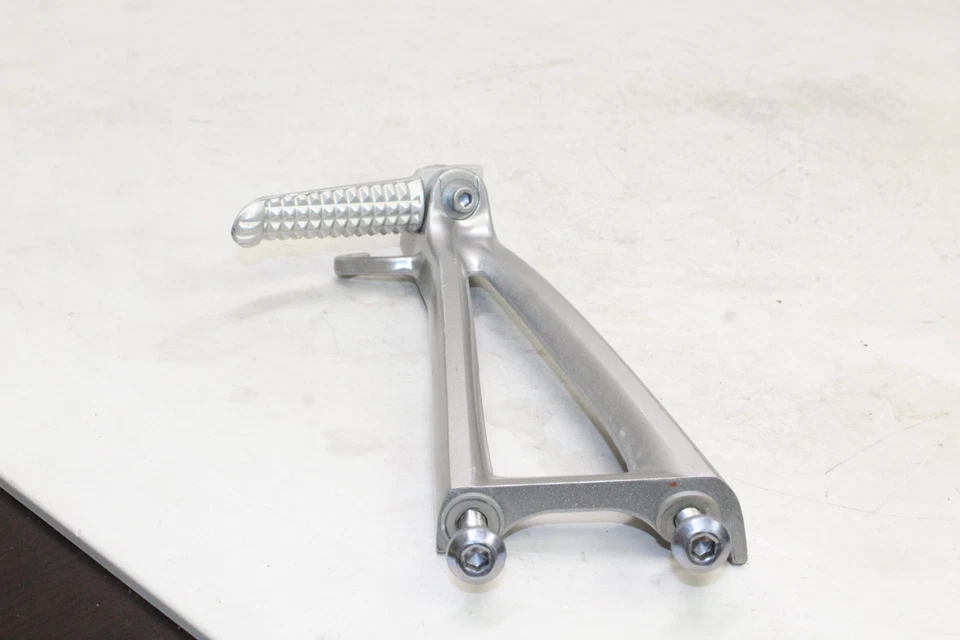 Yamaha Yzf R6 2008-16 clavija trasera izquierda pasajero 2c0-2742l-00-00 OEM Foto 4 de 4