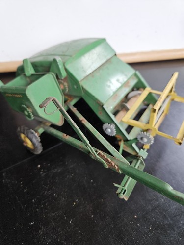 Vintage 1/16 Eska Ertl John Deere 30A Pull Type Combine Harvester Auger - Picture 4 of 9