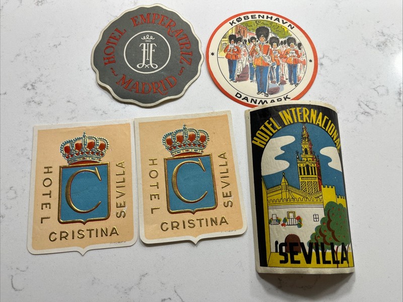 5- Vintage Hotel Luggage Tags
