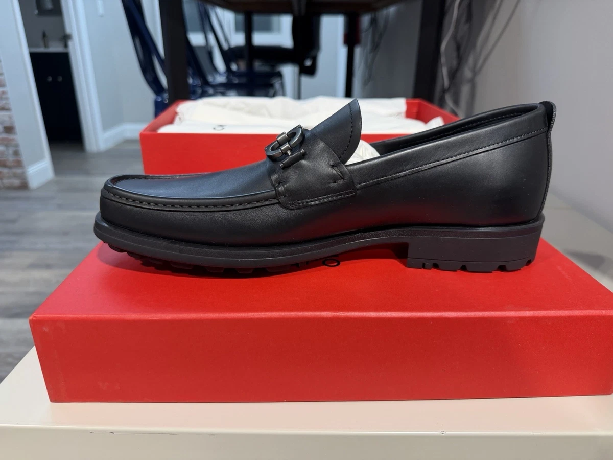 Salvatore Ferragamo Black Solid Dress Shoes for Men for sale  display picture 1