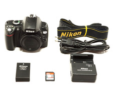  Good  Nikon D40x 10.2 MP DSLR camera Body only set