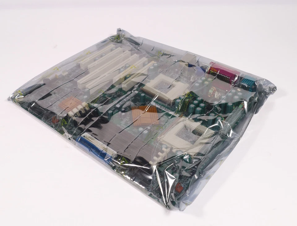 Intel SAI2 ATX Dual Socket 370 Motherboard A66889-203 - Full Accessories - Image 4 of 4