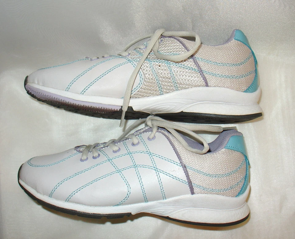 Curves for Women 8 Off-White Lt Blue Leather Z Traction Athletic Shoes - Image 3 of 4