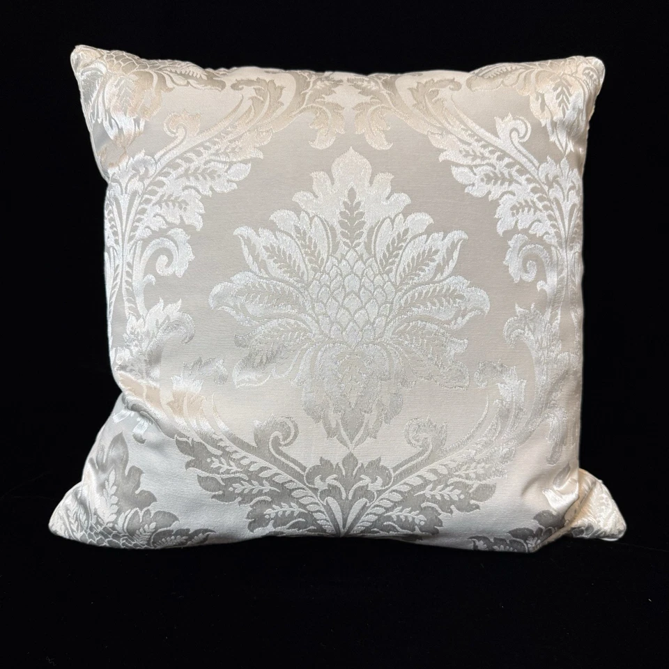 NUEVO CON ETIQUETAS Ralph Lauren "Whitehall" Bordado Damasco Almohada 18" y Relleno de Plumón Foto 2 de 4