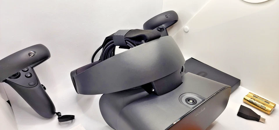 NEW Oculus Rift S PC Powered VR Gaming Headset w/ Controllers FULL KIT - Image 3 of 4