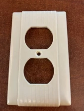 Vtg Uniline Ivory Bakelite Single Duplex Outlet Plate Cover w/ Lines MINOR CRACK