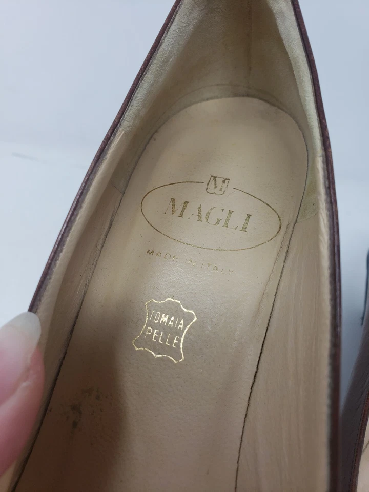 Antigo Salto Curto Feminino Estreito Bruno Magli Feito na Itália Borgonha/Vinho Vermelho Tamanho 7.5 AA - Imagem 2 de 4