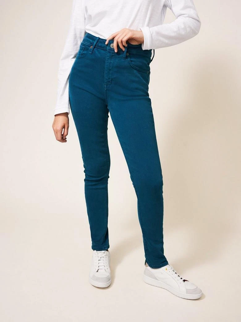 Flattering white pants 2025