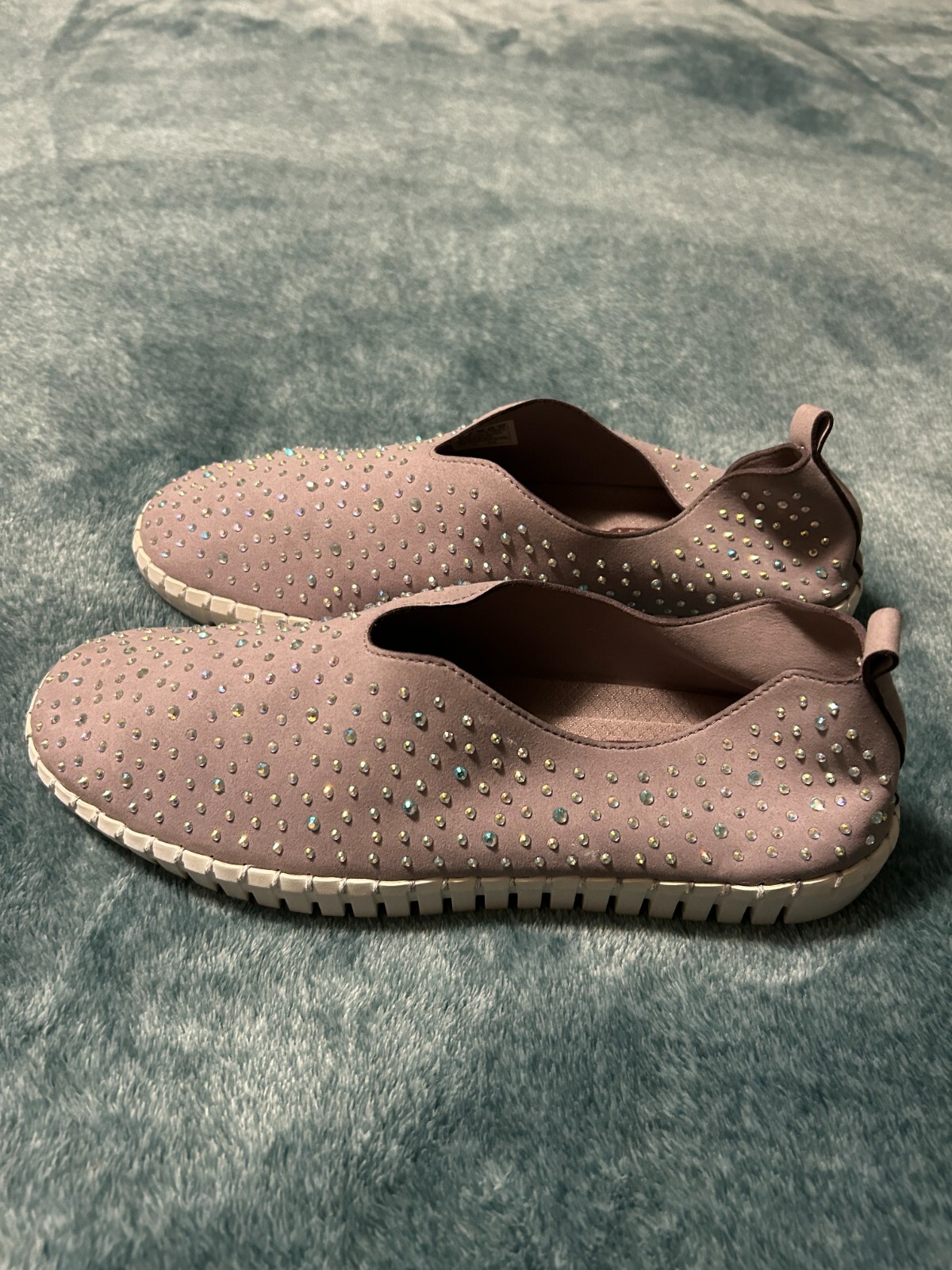 Skechers Womens Gray Suede Rhinestone Memory Foam Shoes Size 8