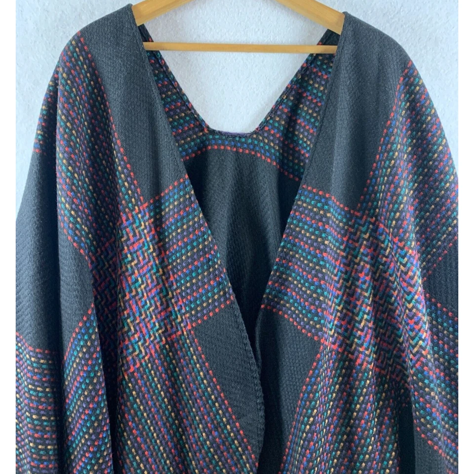 Poncho suéter envolvente frontal abierto para mujer OS negro colorido arco iris a cuadros de gran tamaño Foto 3 de 4