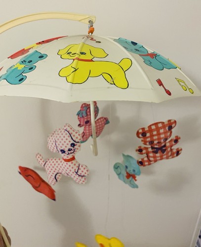 Dolly Toy Co. 1970’s Musical Animal Shower Mobile Nursery. No. 603. Tested-works