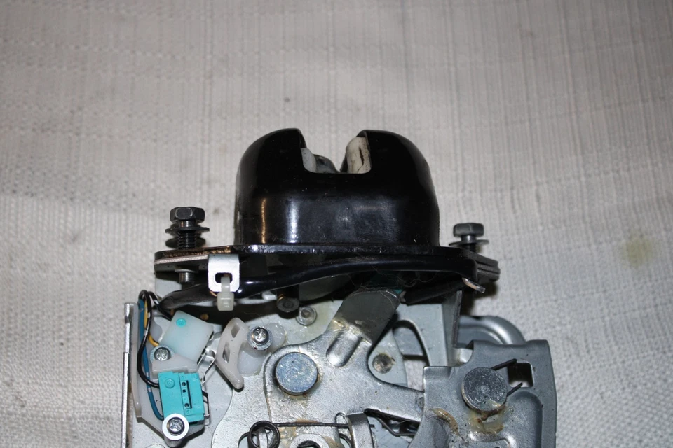 INFINITI FX35 FX50 09-17 OEM MALETERO PUERTA LEVADIZA PUERTA TRASERA CIERRE MOTOR ACTUADOR Foto 3 de 4
