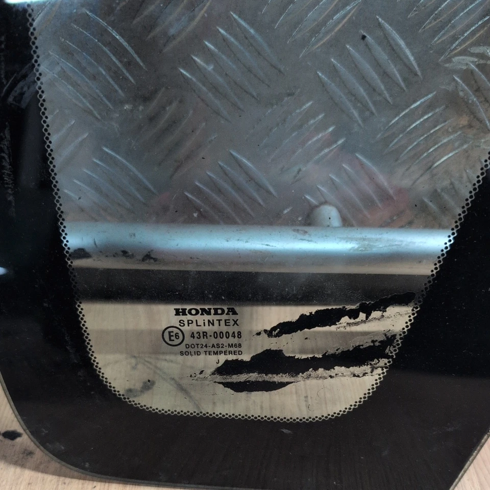 HONDA CIVIC MK7 TYPE S (01-05) OSR QUARTER WINDOW GLASS - DRIVER RIGHT 5 DOOR - Image 3 of 4