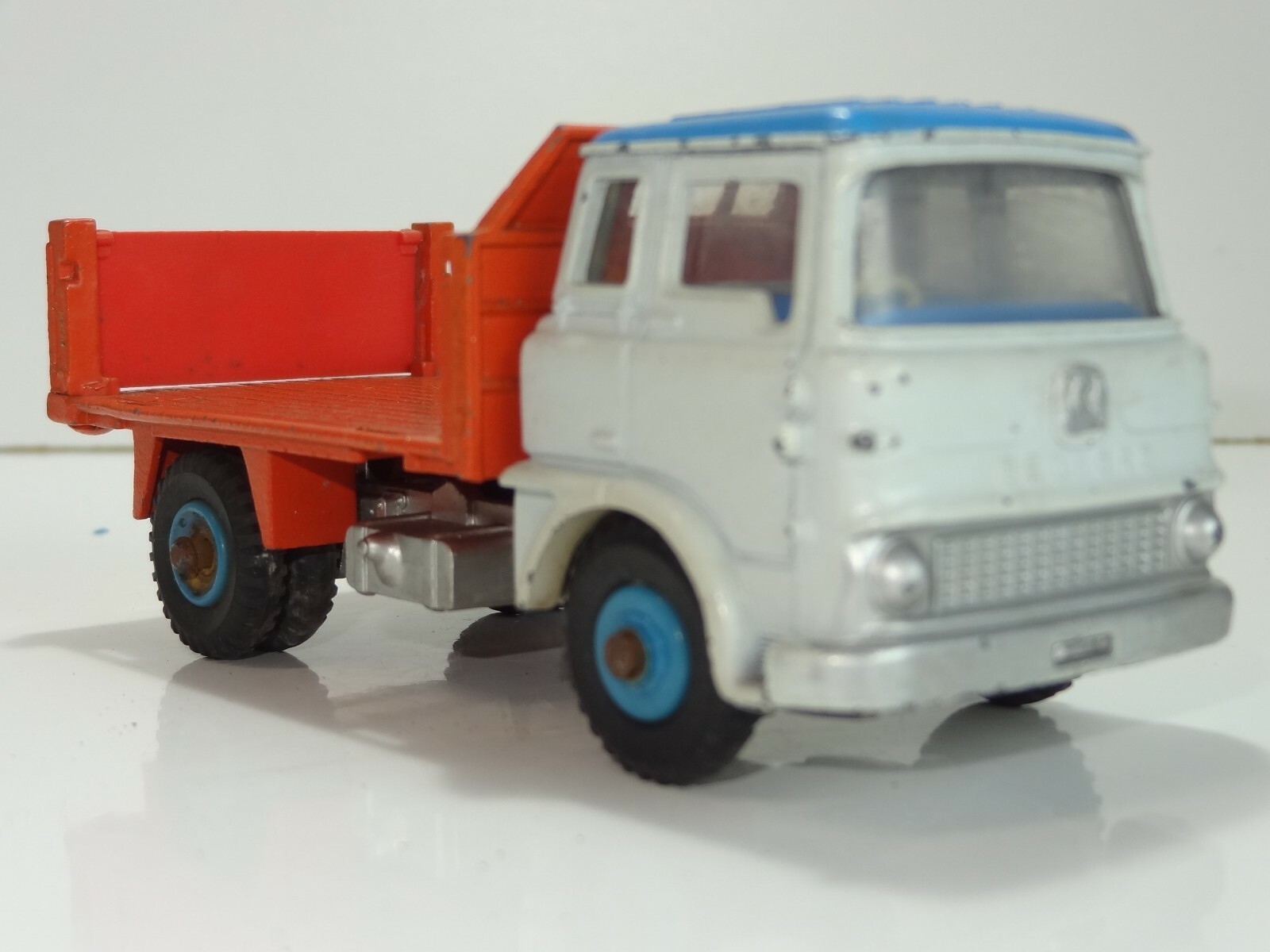 Dinky 435, Bedford TK Tipper - Free Price Guide & Review