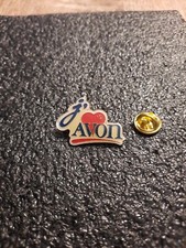 Pin's Avon France produit hygiène soin beauté parfum - Pin Pins Badge Jan23