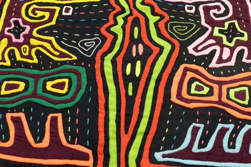 Kuna Indian Hand Sewn Driving Miss Daisy Mola Panama - Image 3 of 4