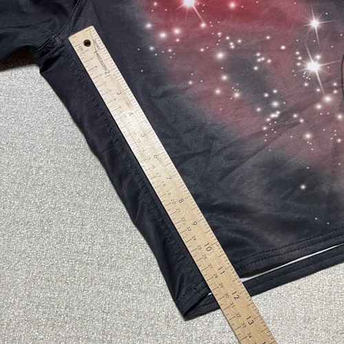 Pantaloncini Tatuaggio Affliction Spirit 36 Rosso Elasticizzato Grafica con Charm Teschio - Foto 8 di 17