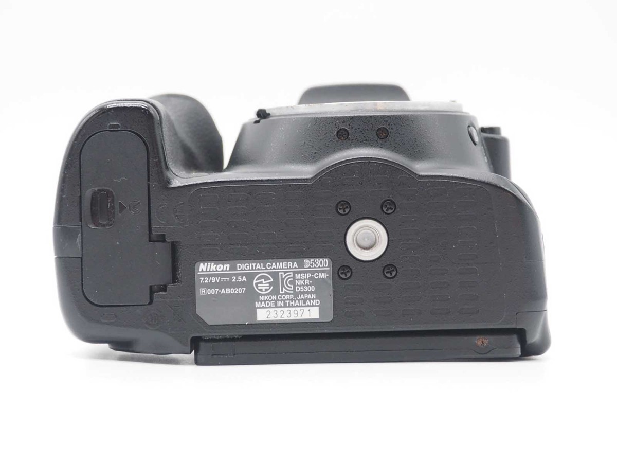 Nikon D5300 Digital SLR Camera 18-55mm Lens Kit 36464 Shots w/ Box