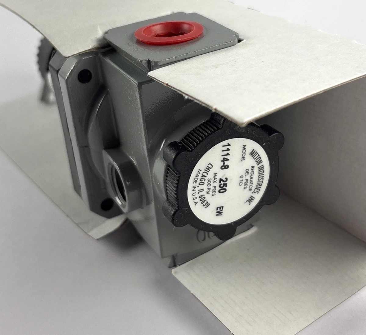 Milton Industries 1114-8 High Pressure Air Regulator 3/8” NPT 10-250 PSI photo 3