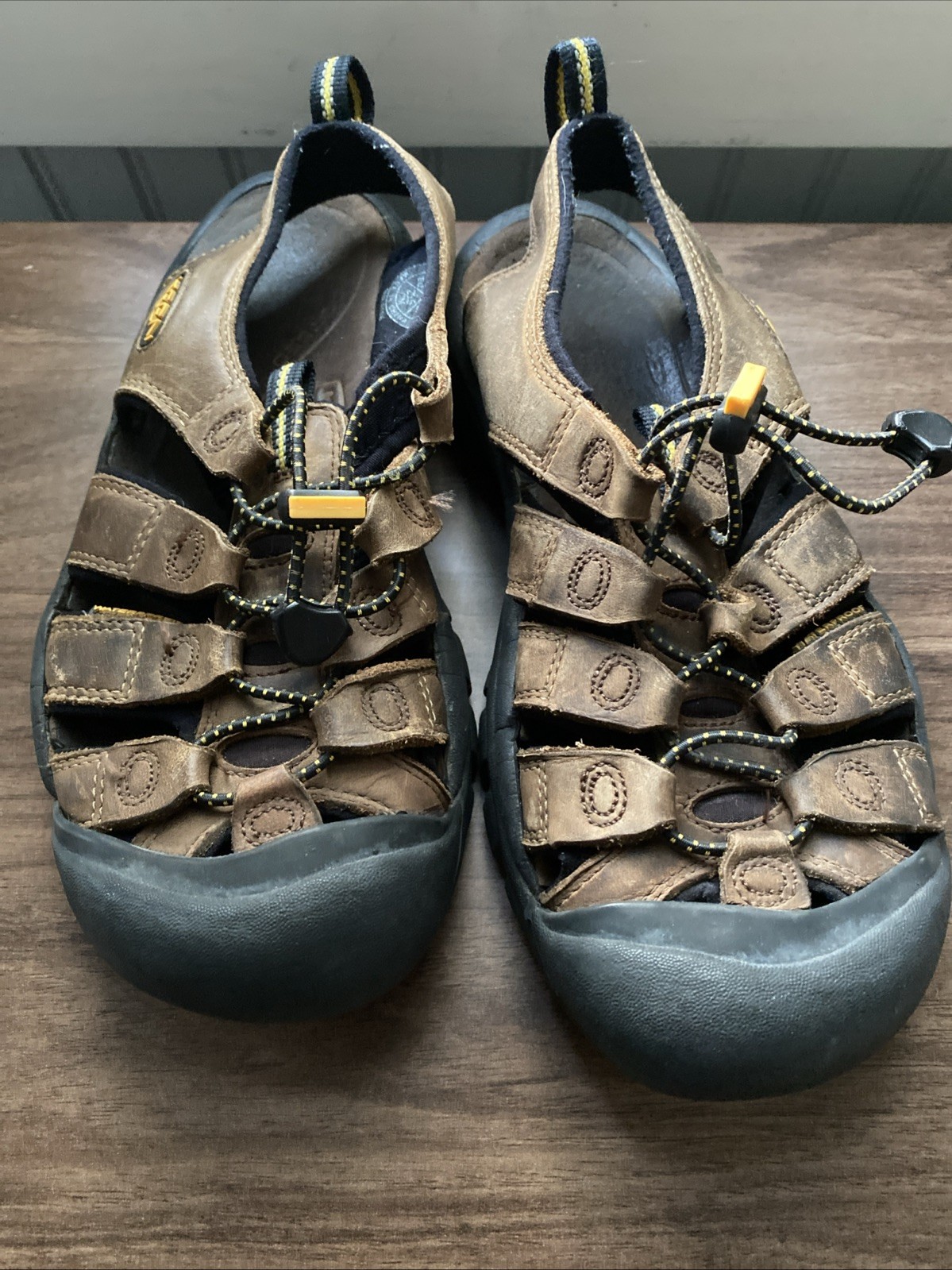 Sandali KEEN uomo giovane misura 7 5 marrone scamosciato XT 0205 cinturini