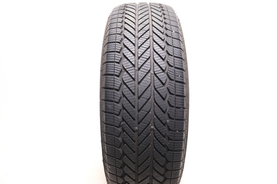 Bridgestone WeatherPeak 245/65R17 usado - 107H - 8,5/32 sin reparaciones Foto 2 de 4