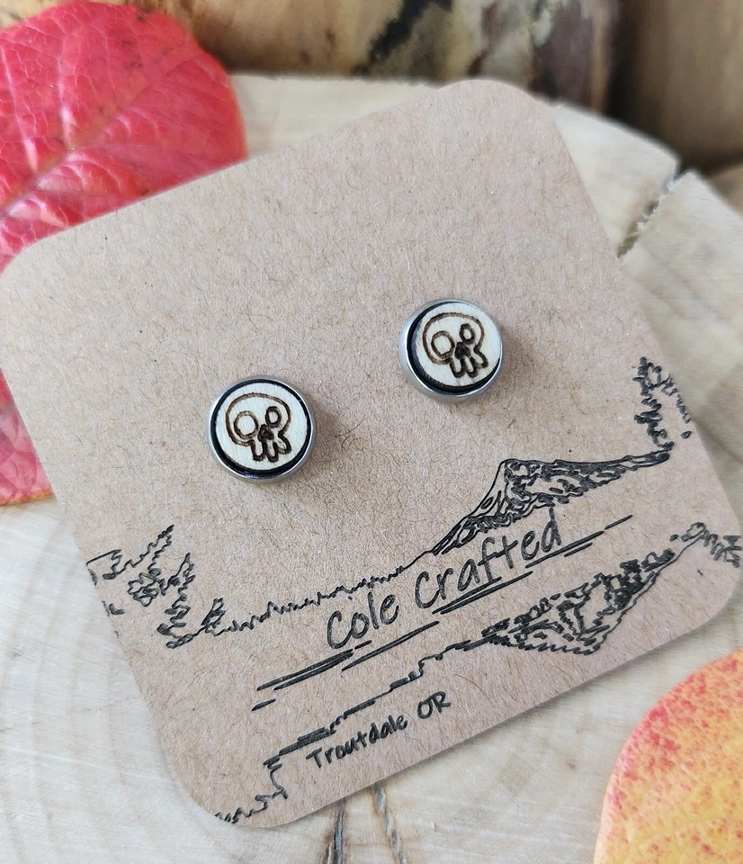 Подарочный набор из 8 мм деревянных сережек с черепом ручной работы ювелирные изделия для Хэллоуина  - Изображение 4 из 4