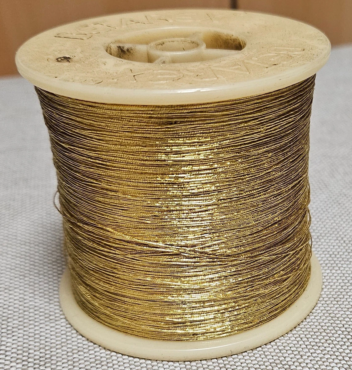 Bobine De Fil Lurex Doré En Nylon - Pour Couture Et Loisirs Créatifs, Occasion