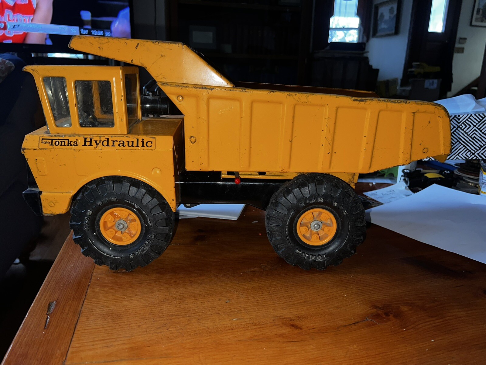 1974 Vintage Orange Mighty Tonka Hydraulic Dump Truck 3902 play wear