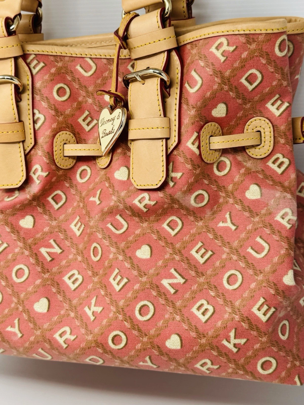 Borsa Dooney & Bourke Monogram Rosa Rivestita Tela Y2K Cinch Tote Fibbia Manici