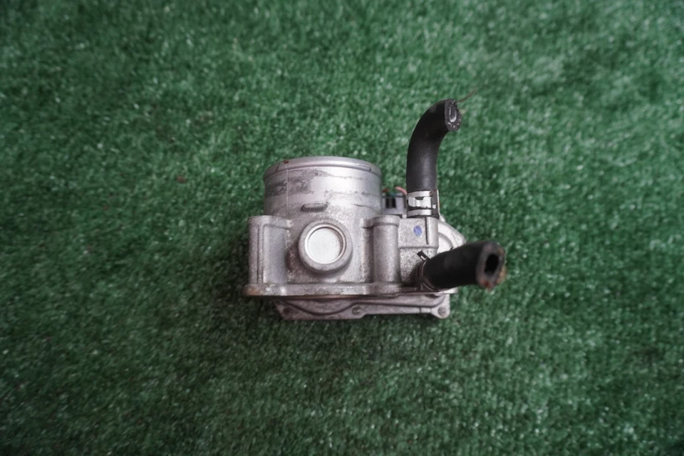 Toyota Prius V 2012 2013 2014 motor 1,8 L carrocería del acelerador fabricante de equipos originales 83 k millas 2203037060 Foto 3 de 4