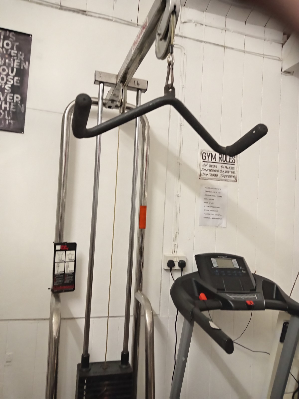 Lat Pull Down Universal cable Pully Cable Machine. & bars commercial ...