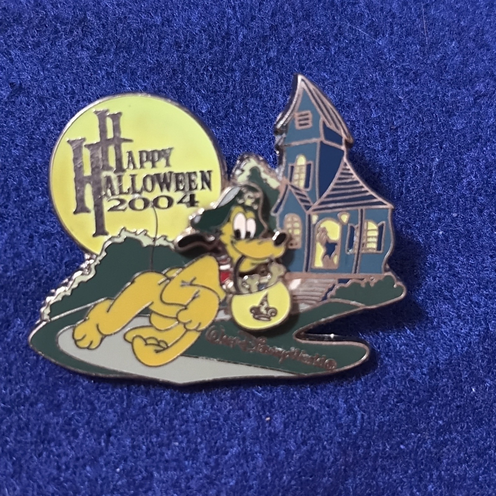 Disney 2004 Pluto Halloween Trick Or Treat Pin