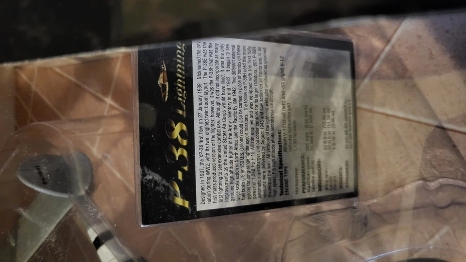 Bonito avión de combate modelo fundido a presión P-38 Lightning vintage usado escala 1/60 *daño Foto 2 de 4