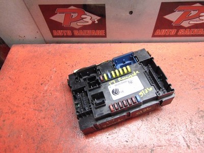 15 16 17 Jeep Renegade body control module fuse box panel unit 00520780660