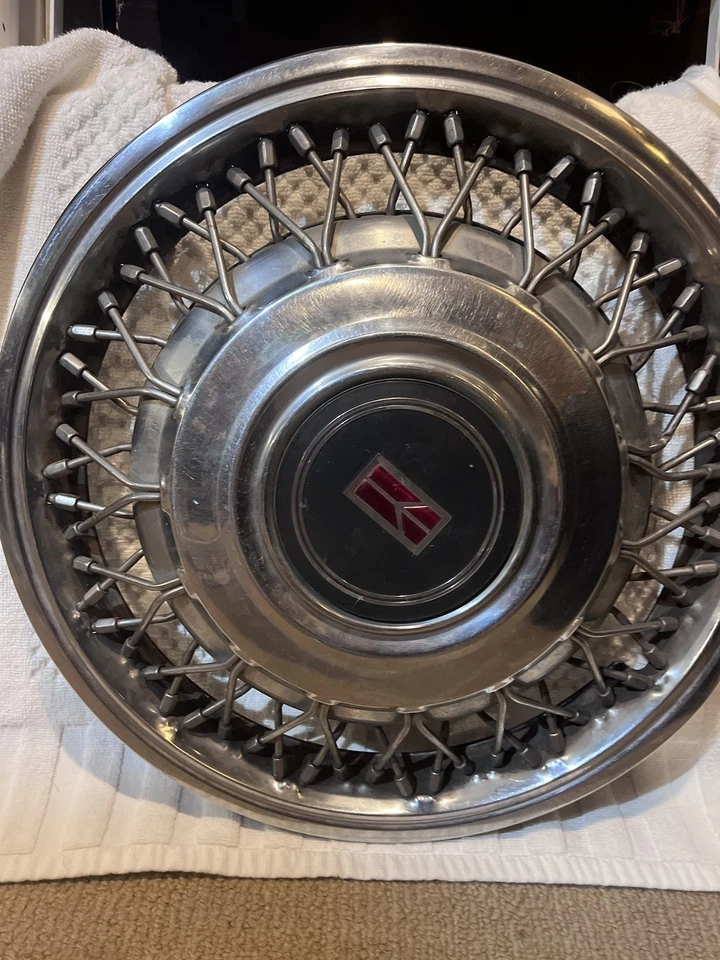 Oldsmobile 1985-89 14” tapacubos de radios de cable Delta 88  Foto 4 de 4