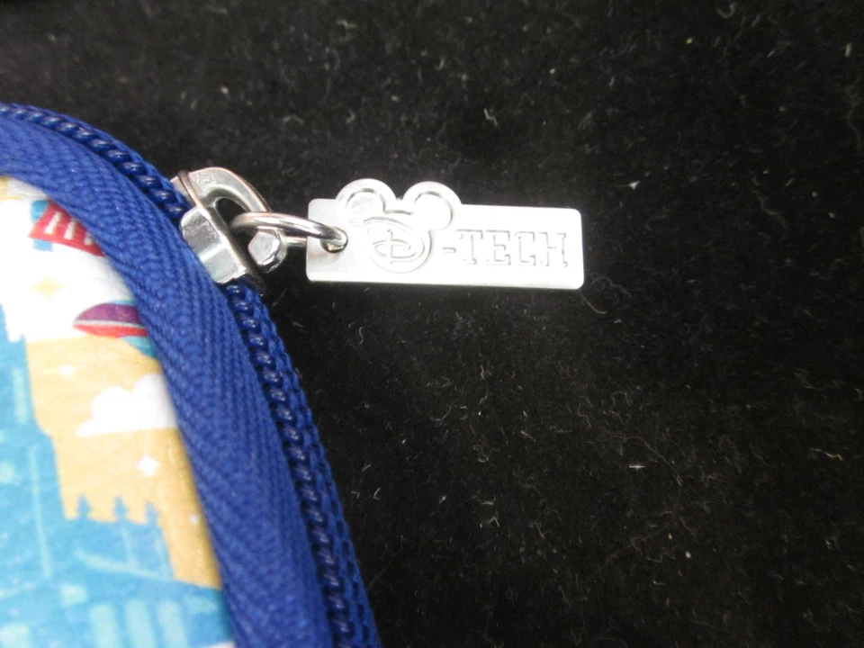 WDW Disney Parks Crossbody Cross Body Padded iPad Tablet Case Purse Tablet New - Image 4 of 4