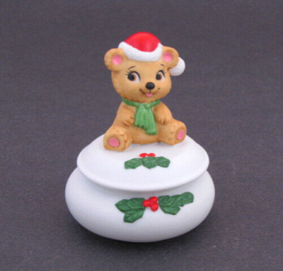 Vtg Lund's Lites Ceramic Porcelain Candle Holder Bear on Round Base