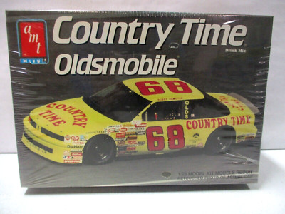 AMT ERTL 1:25 SCALE DRIVER 'BOBBY HAMILTON' '' #68 COUNTRY TIME OLDS '' NO. 6819