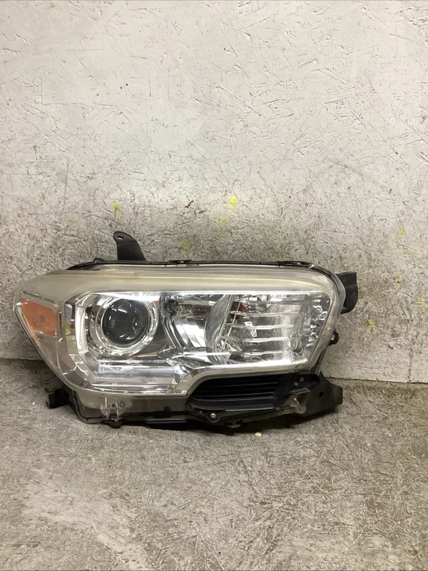 2016-2023 TOYOTA TACOMA RIGHT RH PASSENGER SIDE HALOGEN HEADLIGHT OEM CHROME