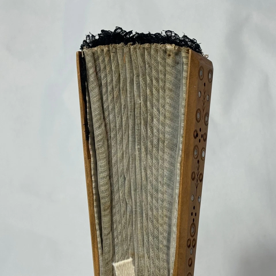 Antiguo abanico telescópico plegable gasa blanca encaje negro con clip Chatelaine Foto 3 de 4