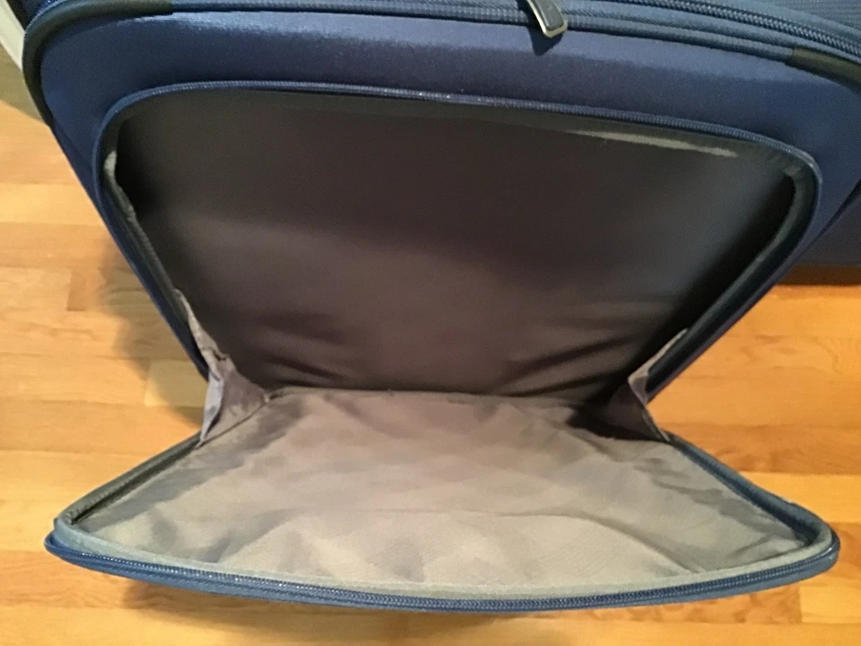 Juego de maletas Travelpro 27", 23", 15" azul con ruedas Foto 2 de 4