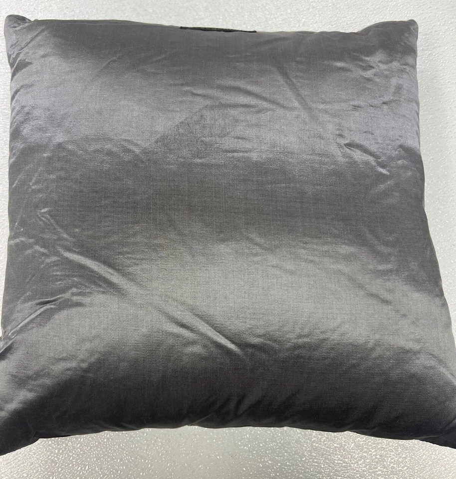 Almohada decorativa Donna Karan actual puntada metálica carbón 16x16 nueva con defectos Foto 3 de 4