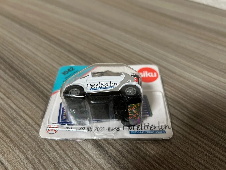 Siku 1:50   1042  Smart fortwo Cabrio    "Hotel Berlin" - Bild 3 von 4
