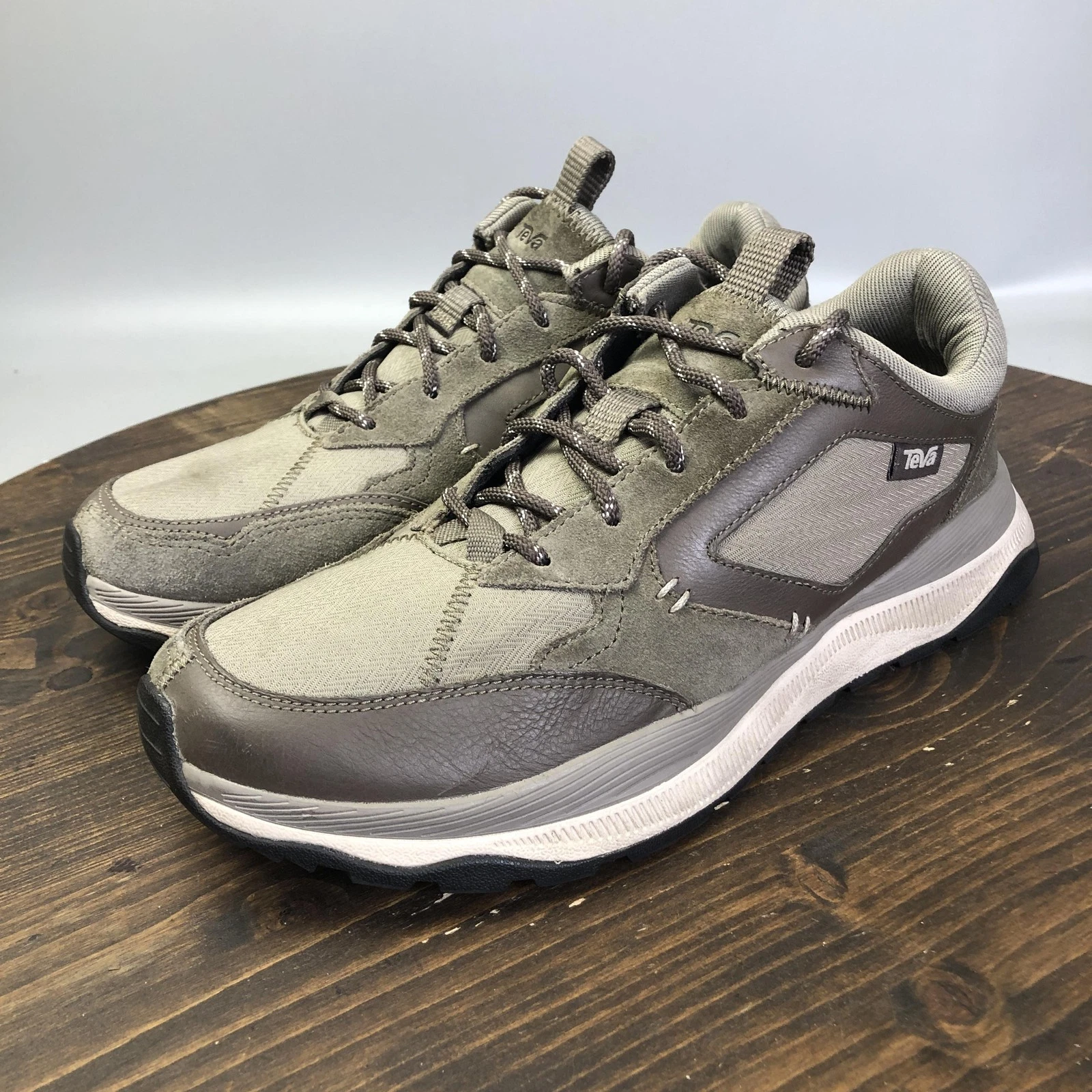 Teva Max Comf Shoes Mens Size 9.5 Gray Suede Trail Walking Sneakers 1140275