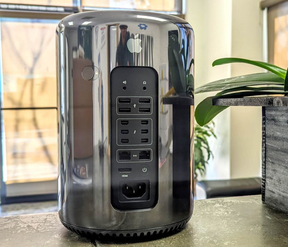 Apple Mac Pro パソコン Xeon E5 （U41） Apple Mac Pro - tower Xeon 2.8 GHz - 2 GB - HDD 320 GB - US
