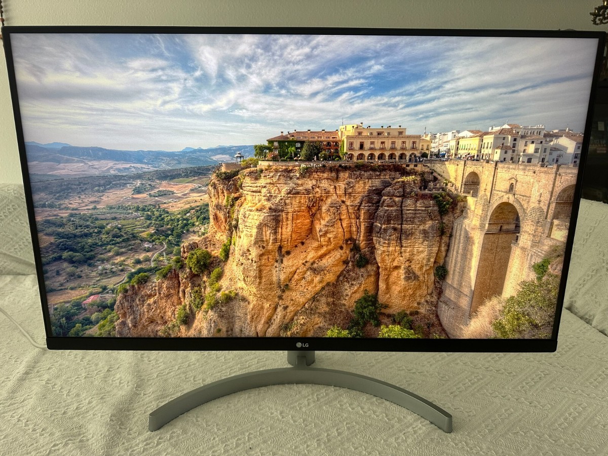 LG 32UN500-W 31.5
