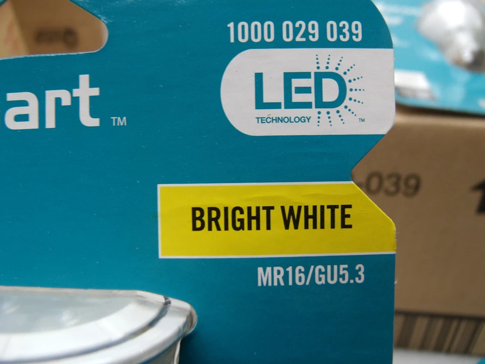 4 x Ecosmart 50W Equivalent Bright White (3000K) MR16 LED Flood DIMMABLE 500 Lum - Image 4 of 4