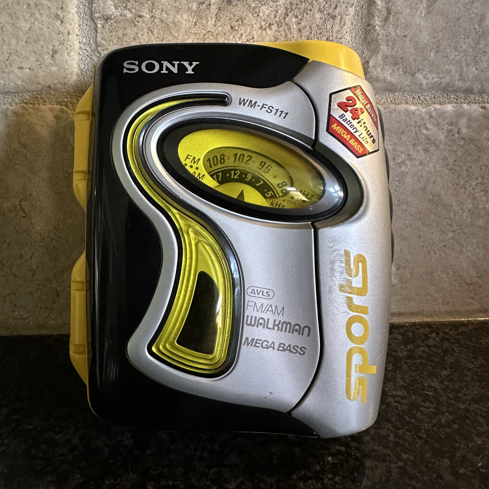 Sony WALKMAN Sports WM-FS111 Portable AM/FM Radio Cassette Player Mega Bass Vtg*