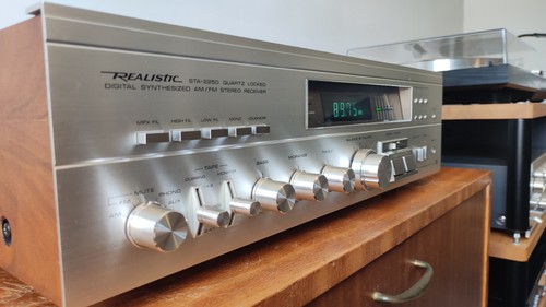 Realistic STA-2250 Stereo Receiver Vintage 1983 50W FM/AM Phono *See Video* - Picture 6 of 23