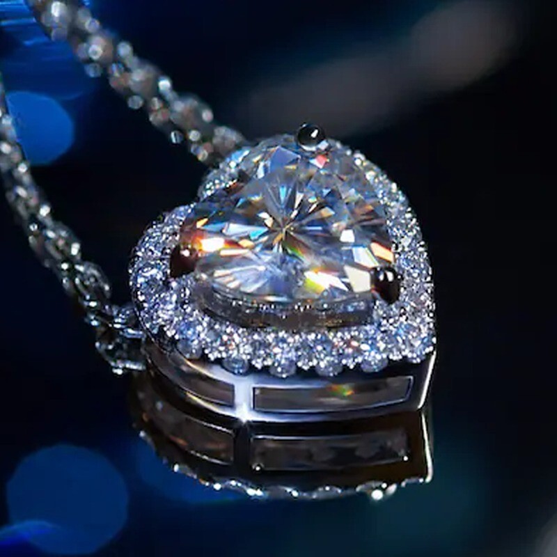 Klassischer Anhänger 2 kt Herz Brillant Moissanit ohne Kette 14 K Weißgold vergoldet